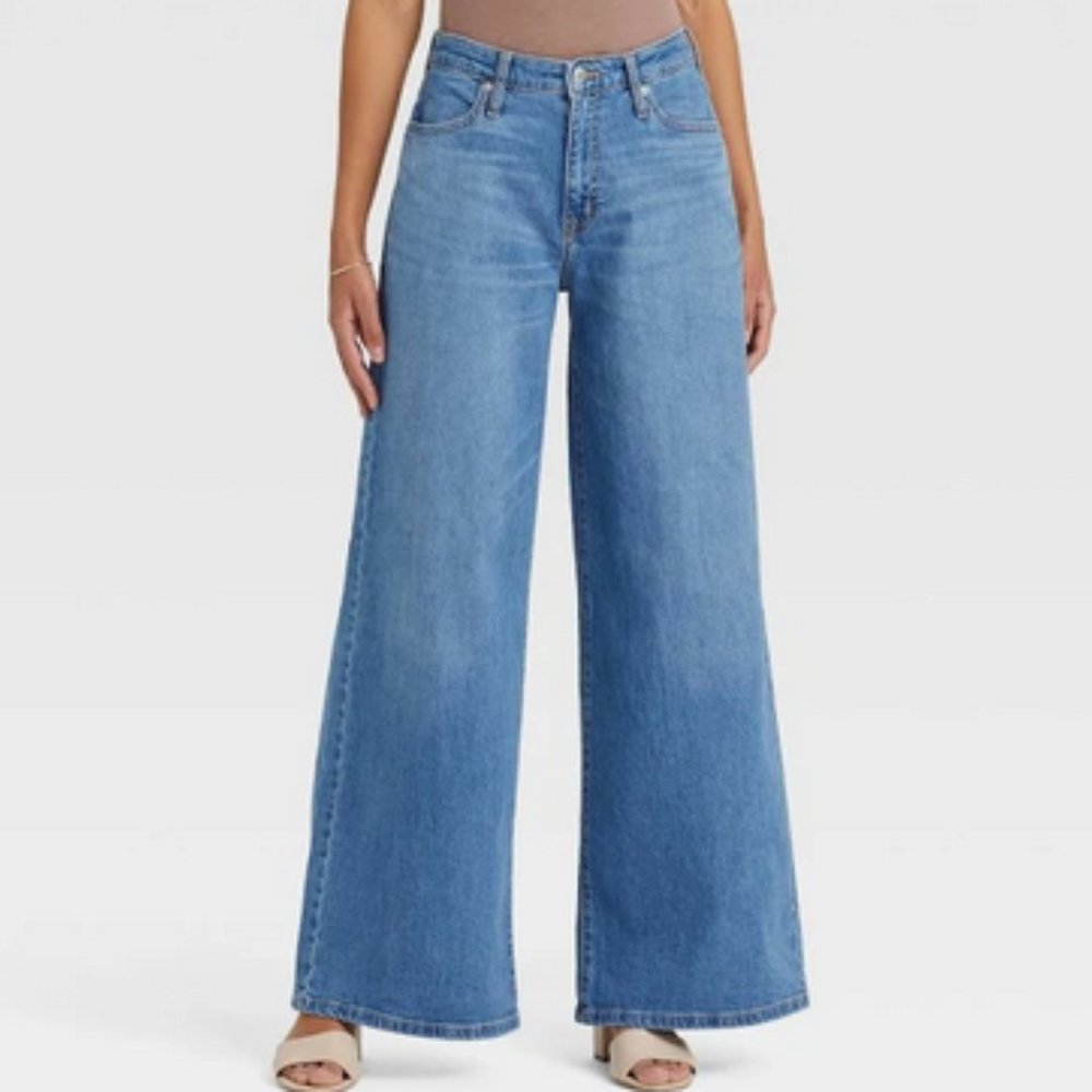 Wide leg high-rise jeans